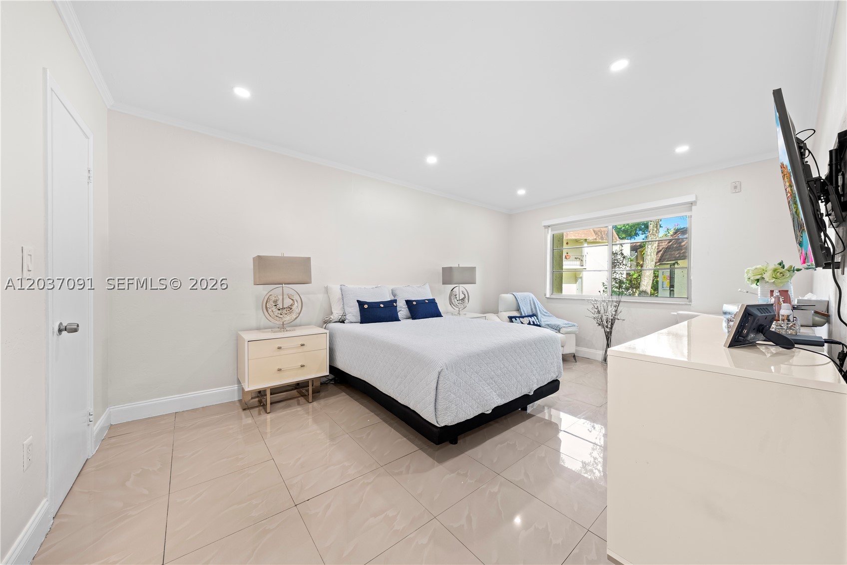 LAKEWOOD VILLAS CONDO - Residential