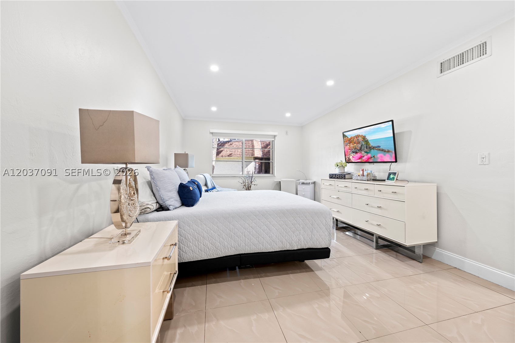 LAKEWOOD VILLAS CONDO - Residential