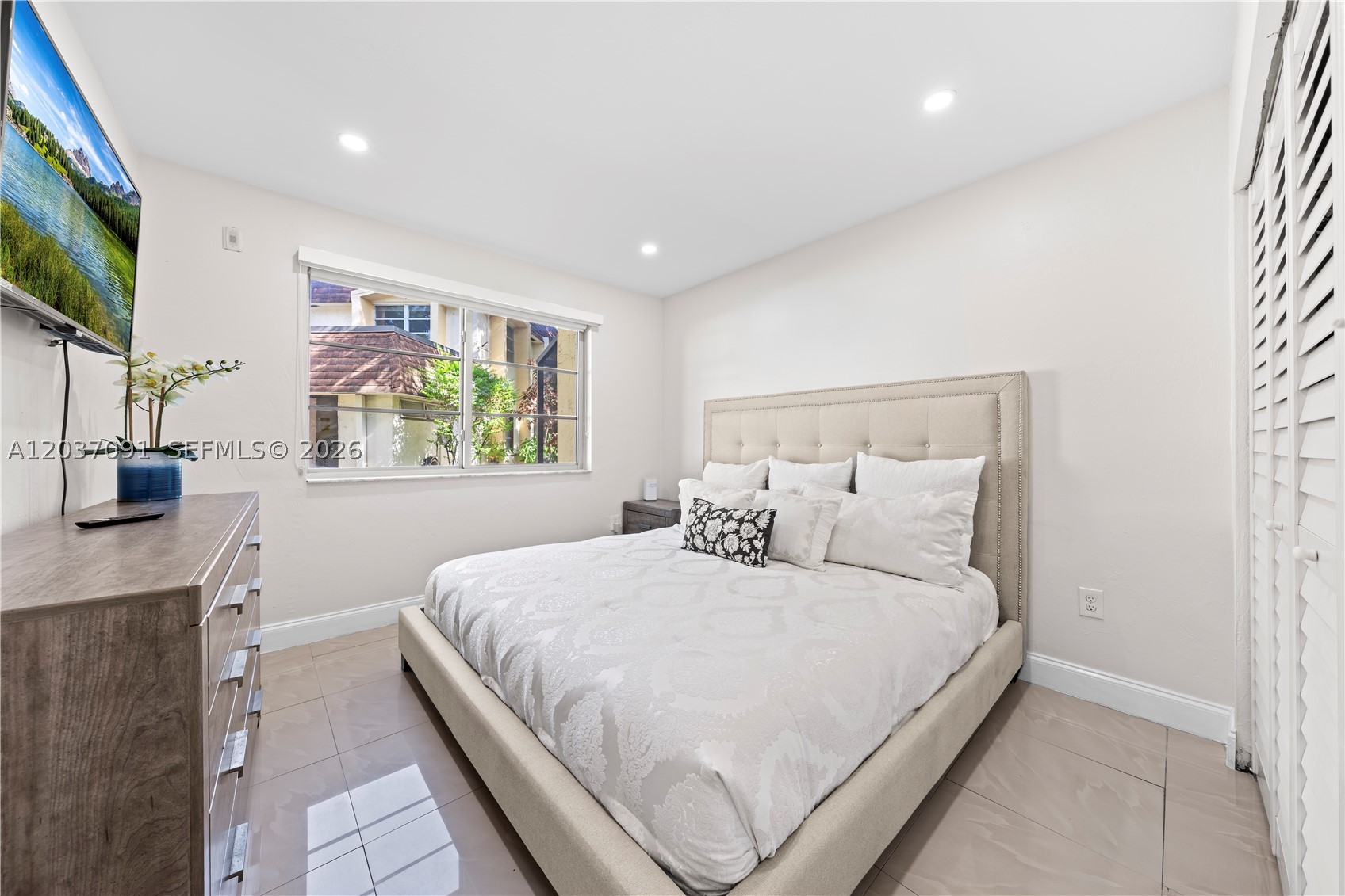 LAKEWOOD VILLAS CONDO - Residential