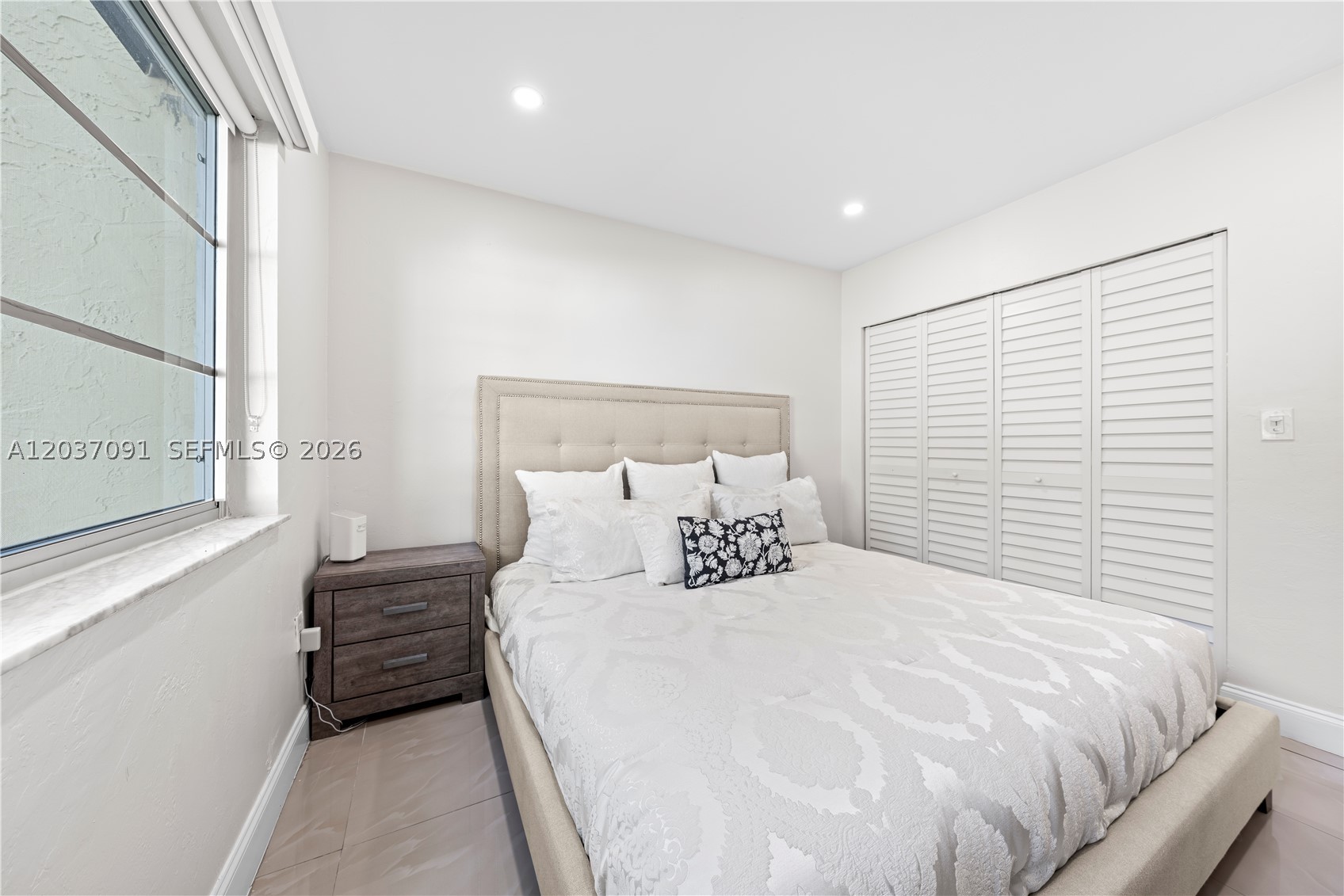 LAKEWOOD VILLAS CONDO - Residential