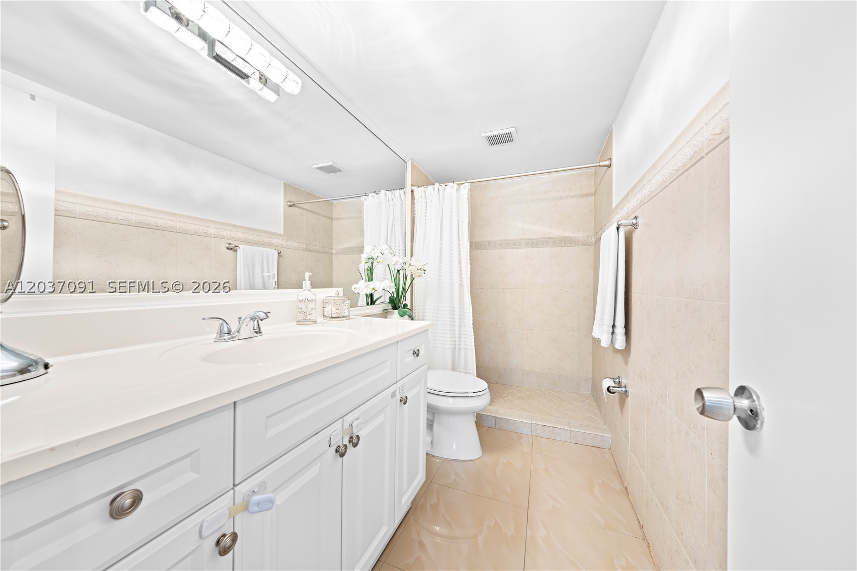 LAKEWOOD VILLAS CONDO - Residential