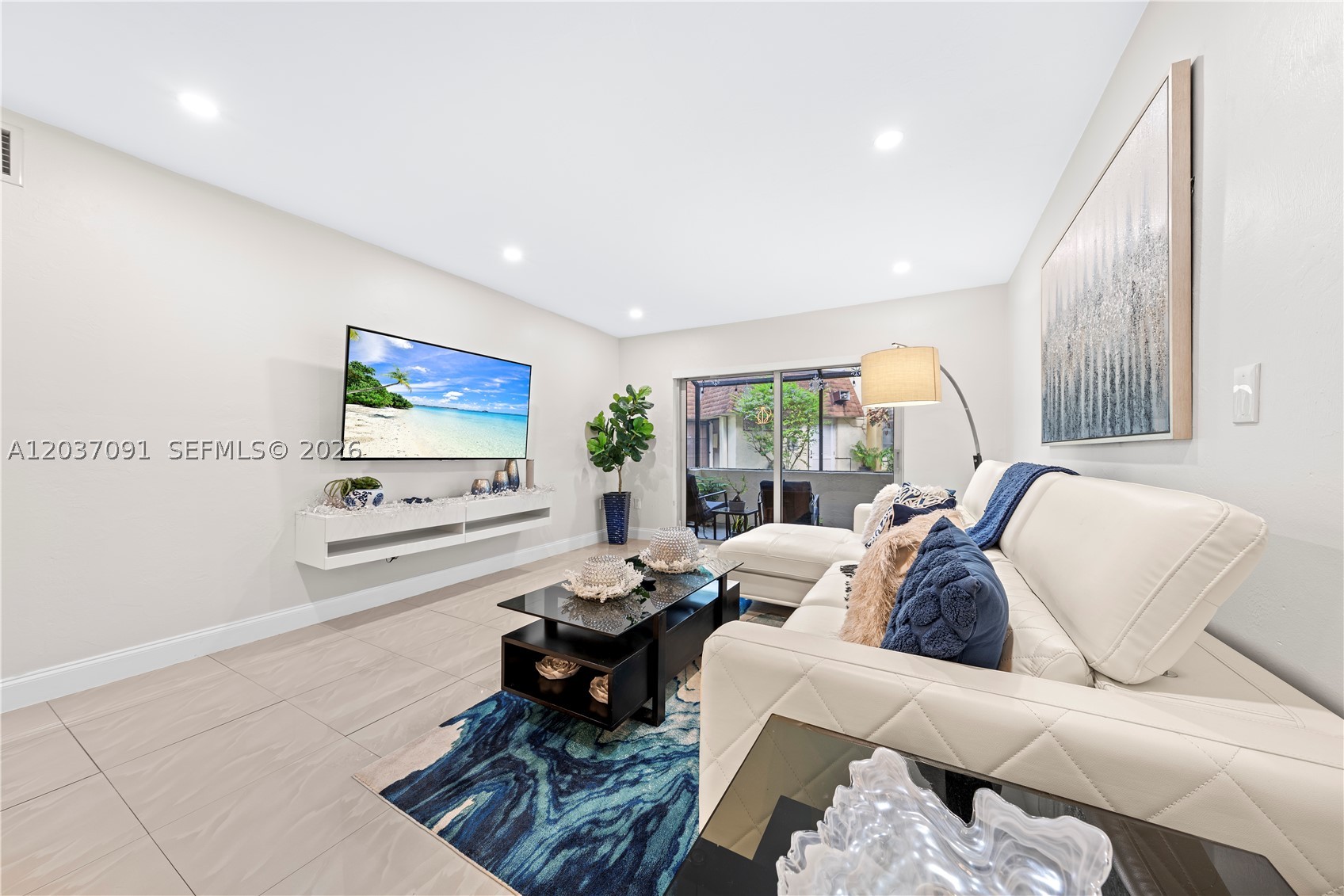 LAKEWOOD VILLAS CONDO - Residential