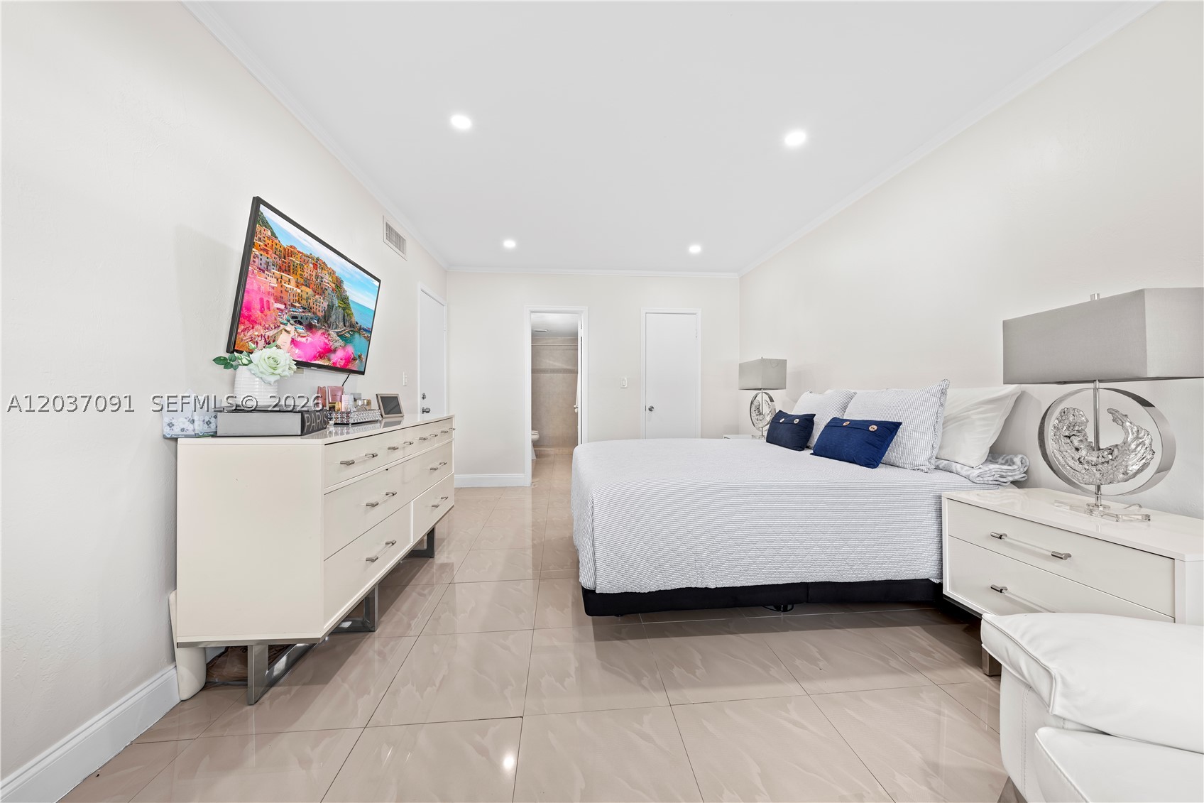 LAKEWOOD VILLAS CONDO - Residential