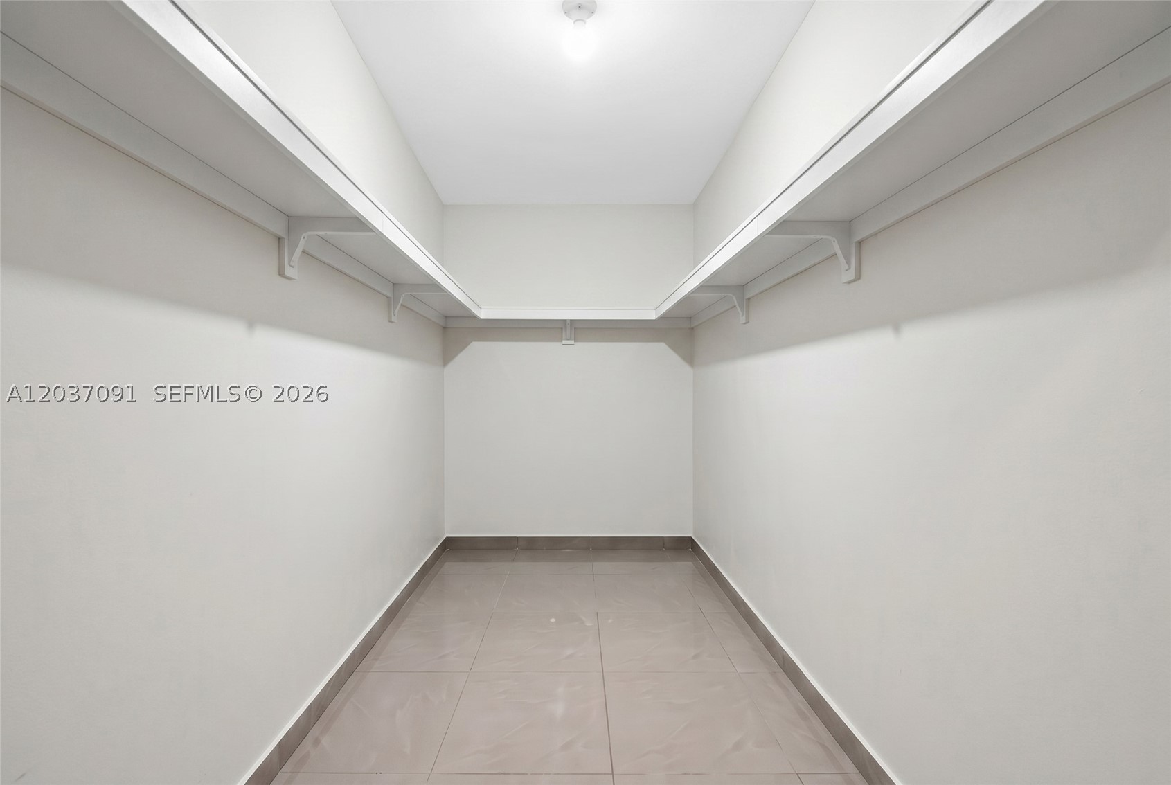 LAKEWOOD VILLAS CONDO - Residential