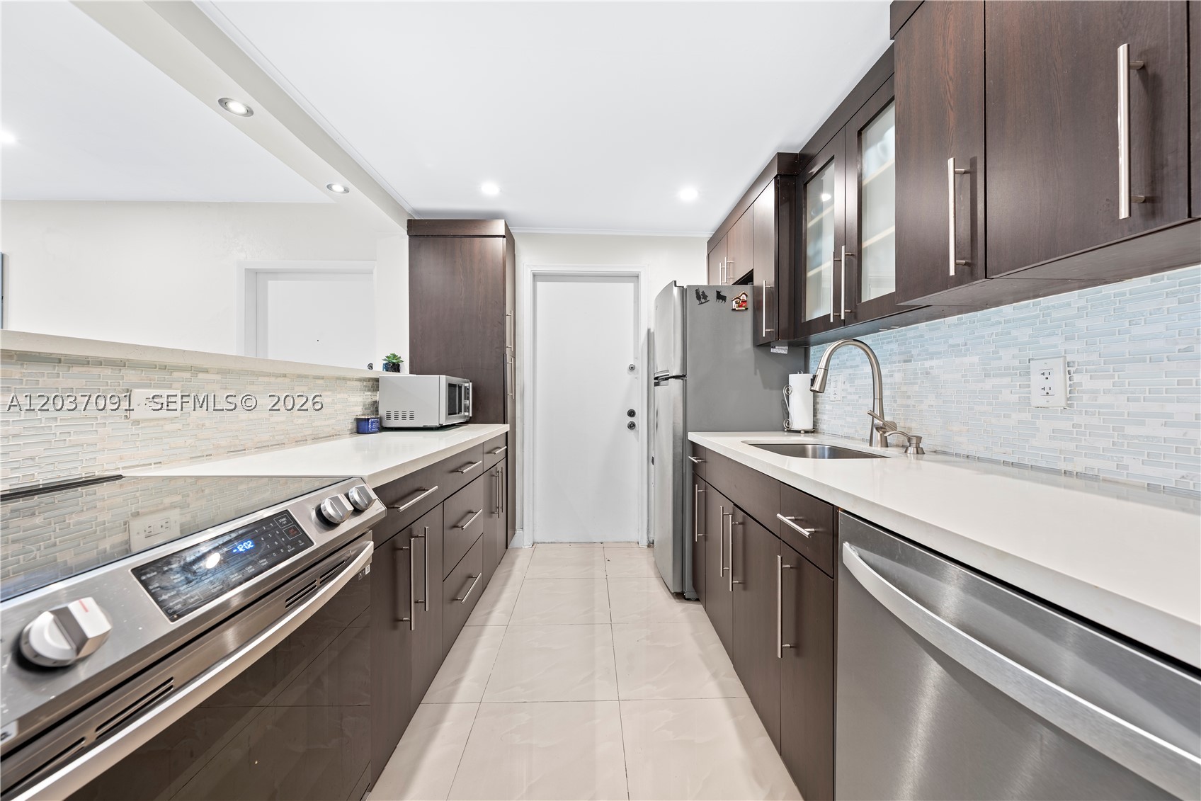 LAKEWOOD VILLAS CONDO - Residential