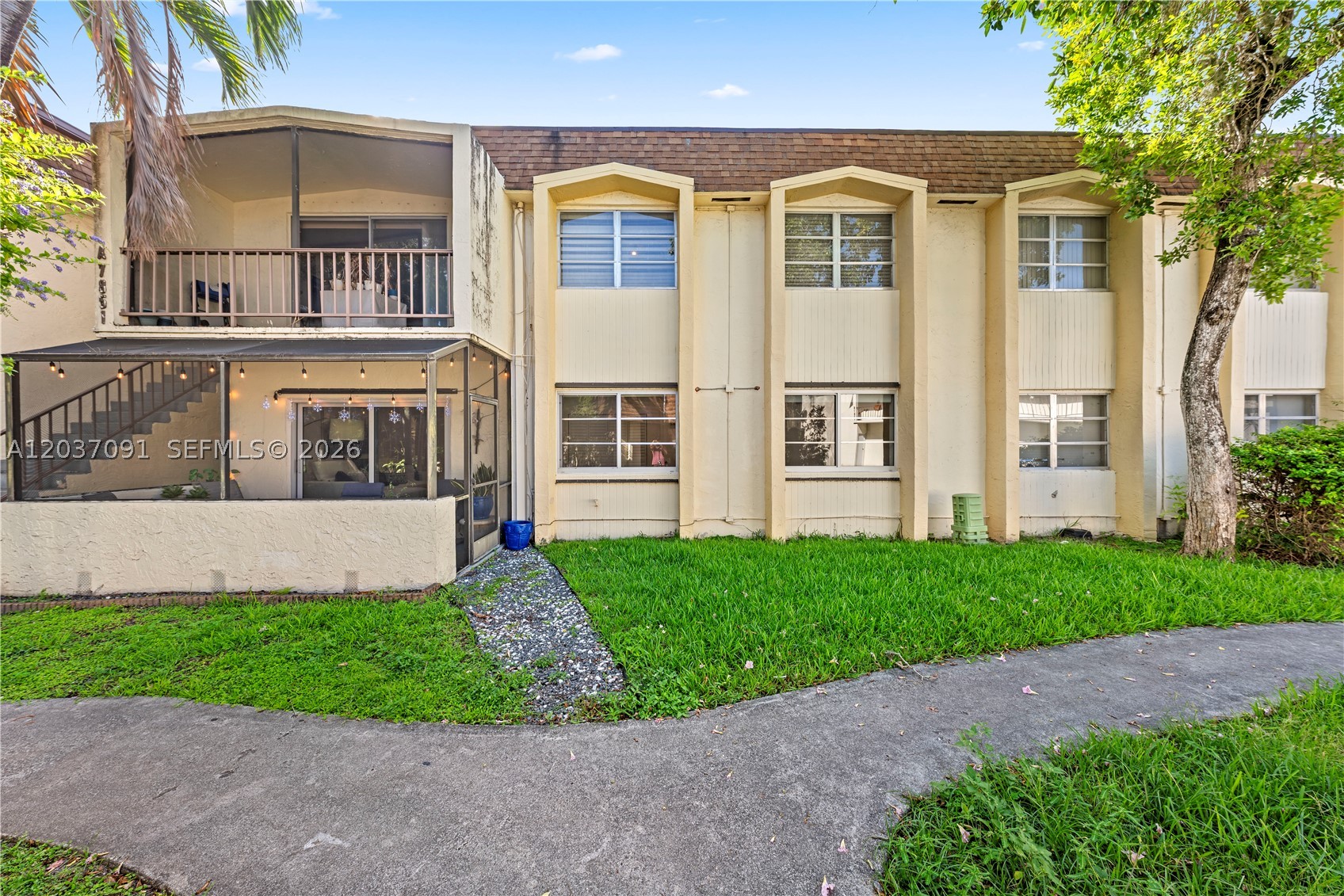 LAKEWOOD VILLAS CONDO - Residential