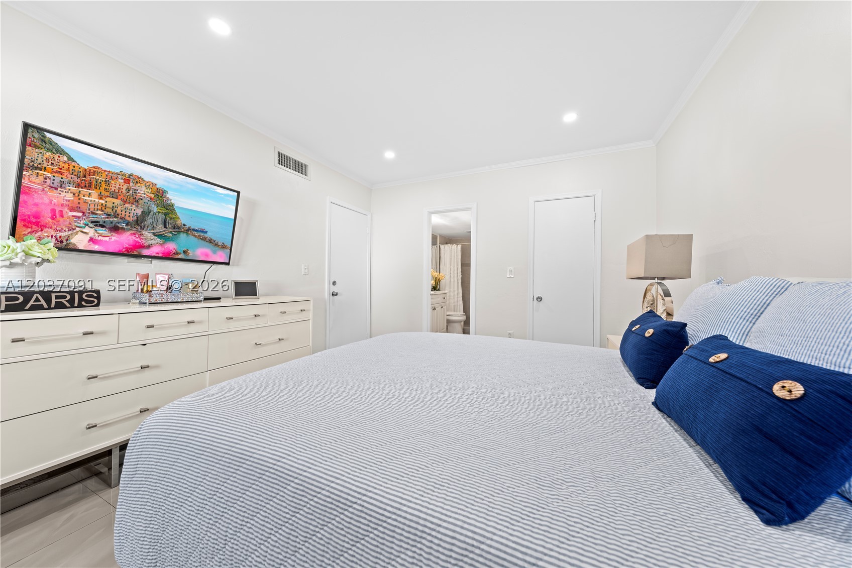 LAKEWOOD VILLAS CONDO - Residential