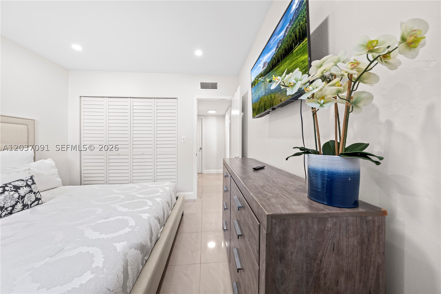 LAKEWOOD VILLAS CONDO - Residential