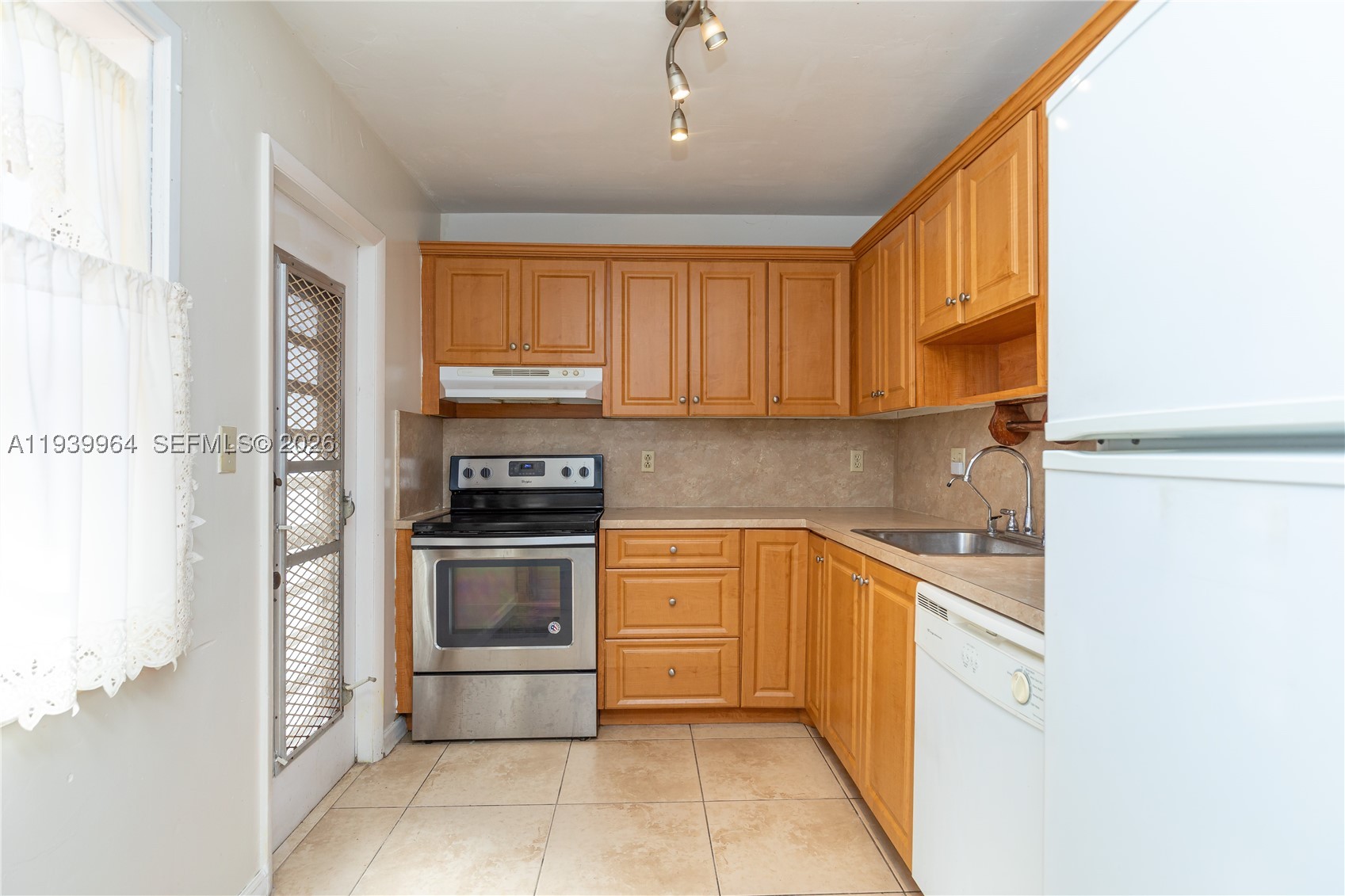 TOPAZ SOUTH CONDO - Residential