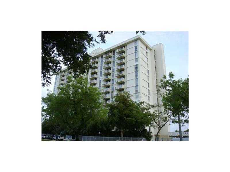 NICE APARTMENT NO CARPET HERE . ALL WOOD FLOORS AND RENOVATED BATHROOM EASY TO SHOW ON LOCK BOX FAST APPROVALS