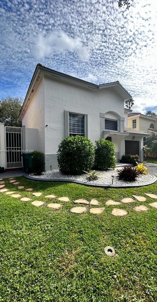 EMBASSY LAKES PHASE III - Residential Lease