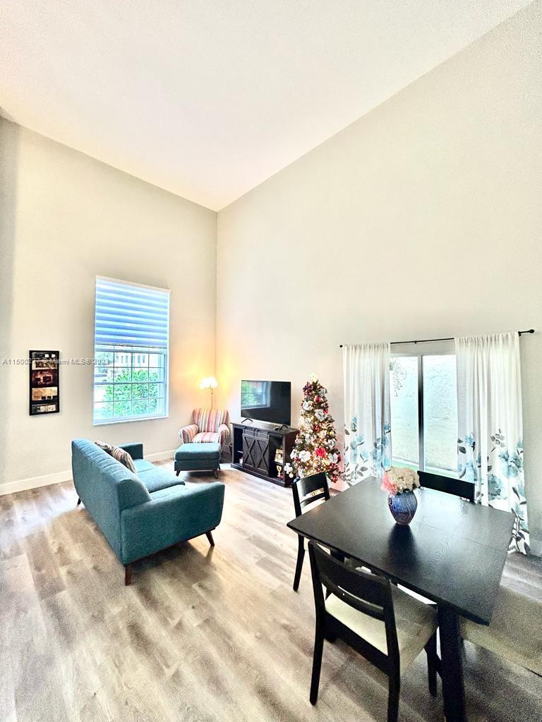 EMBASSY LAKES PHASE III - Residential Lease