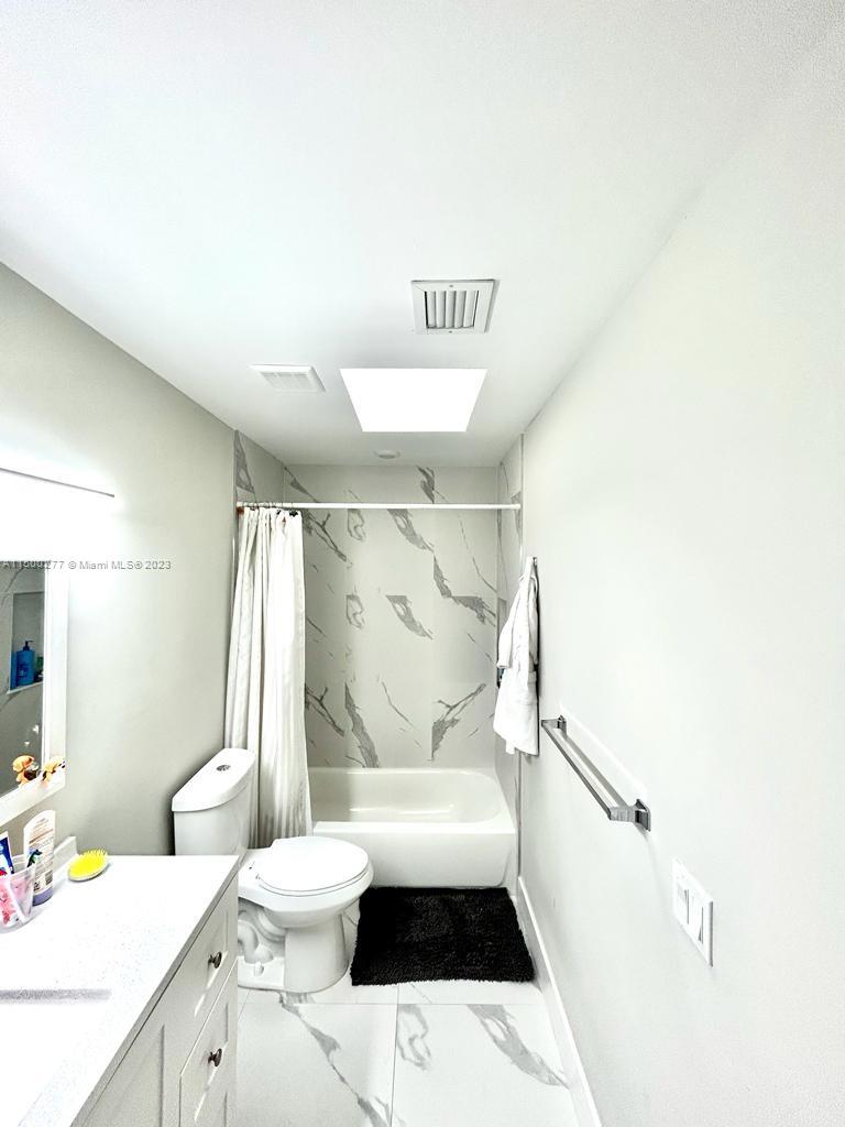 EMBASSY LAKES PHASE III - Residential Lease