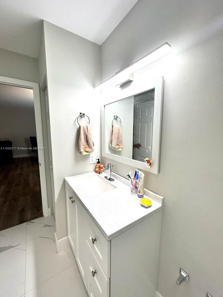 EMBASSY LAKES PHASE III - Residential Lease