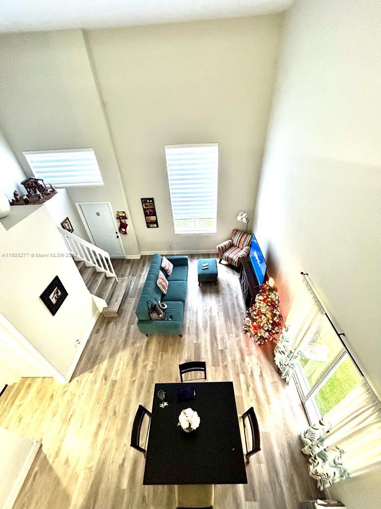 EMBASSY LAKES PHASE III - Residential Lease