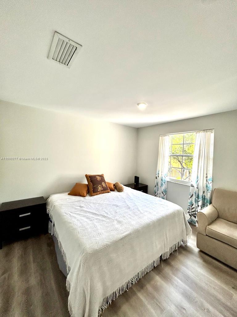 EMBASSY LAKES PHASE III - Residential Lease