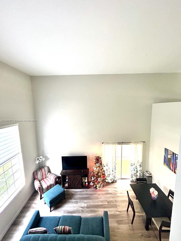 EMBASSY LAKES PHASE III - Residential Lease