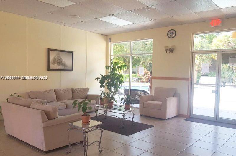 HERITAGE CIRCLE CONDO - Residential