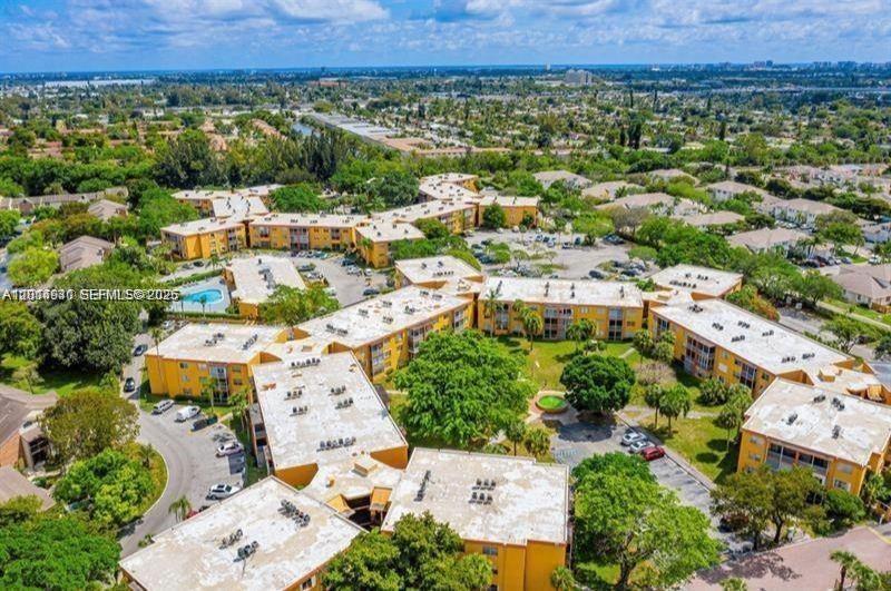HERITAGE CIRCLE CONDO - Residential