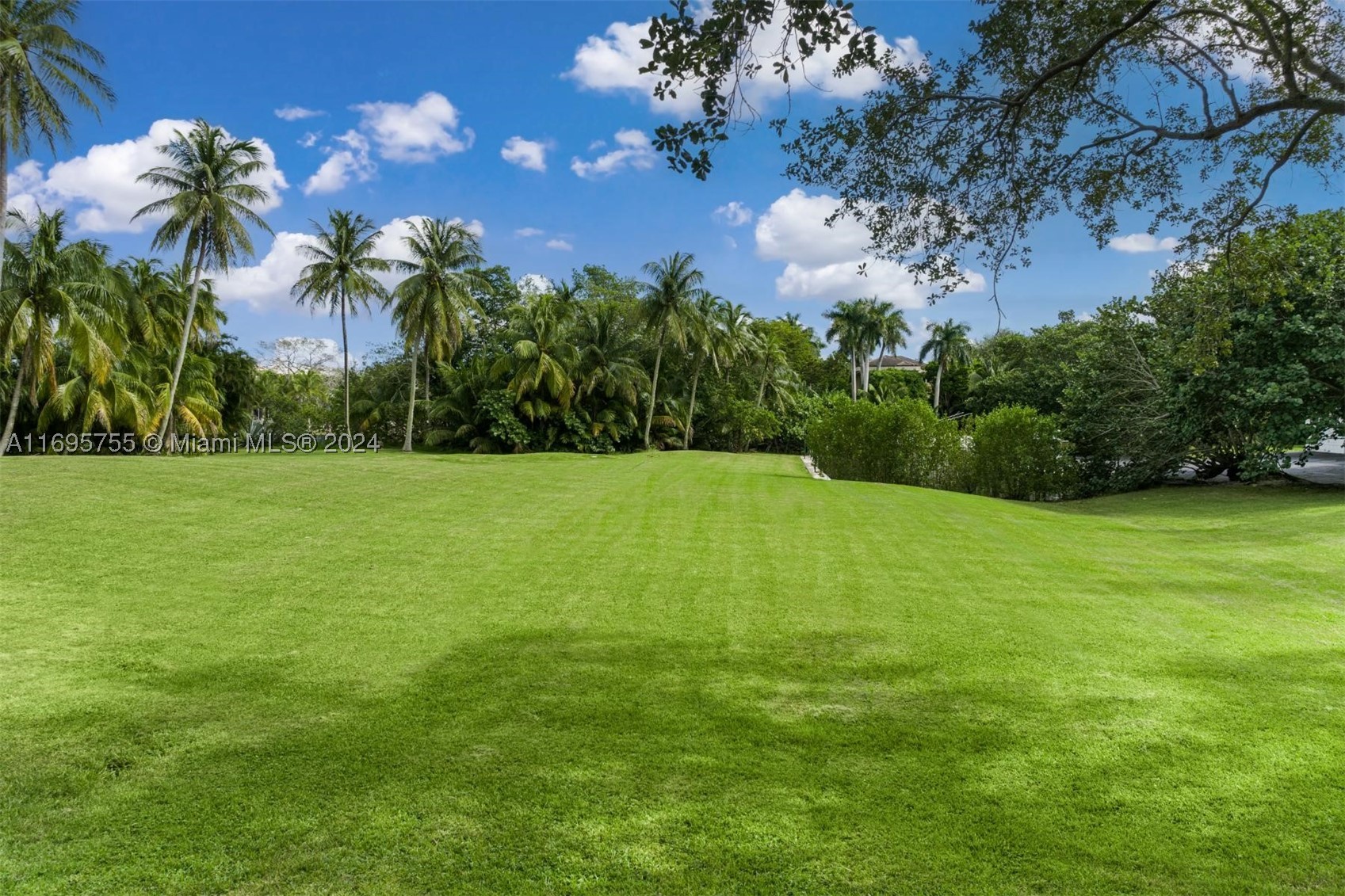 GABLES ESTATES NO 2 - Land