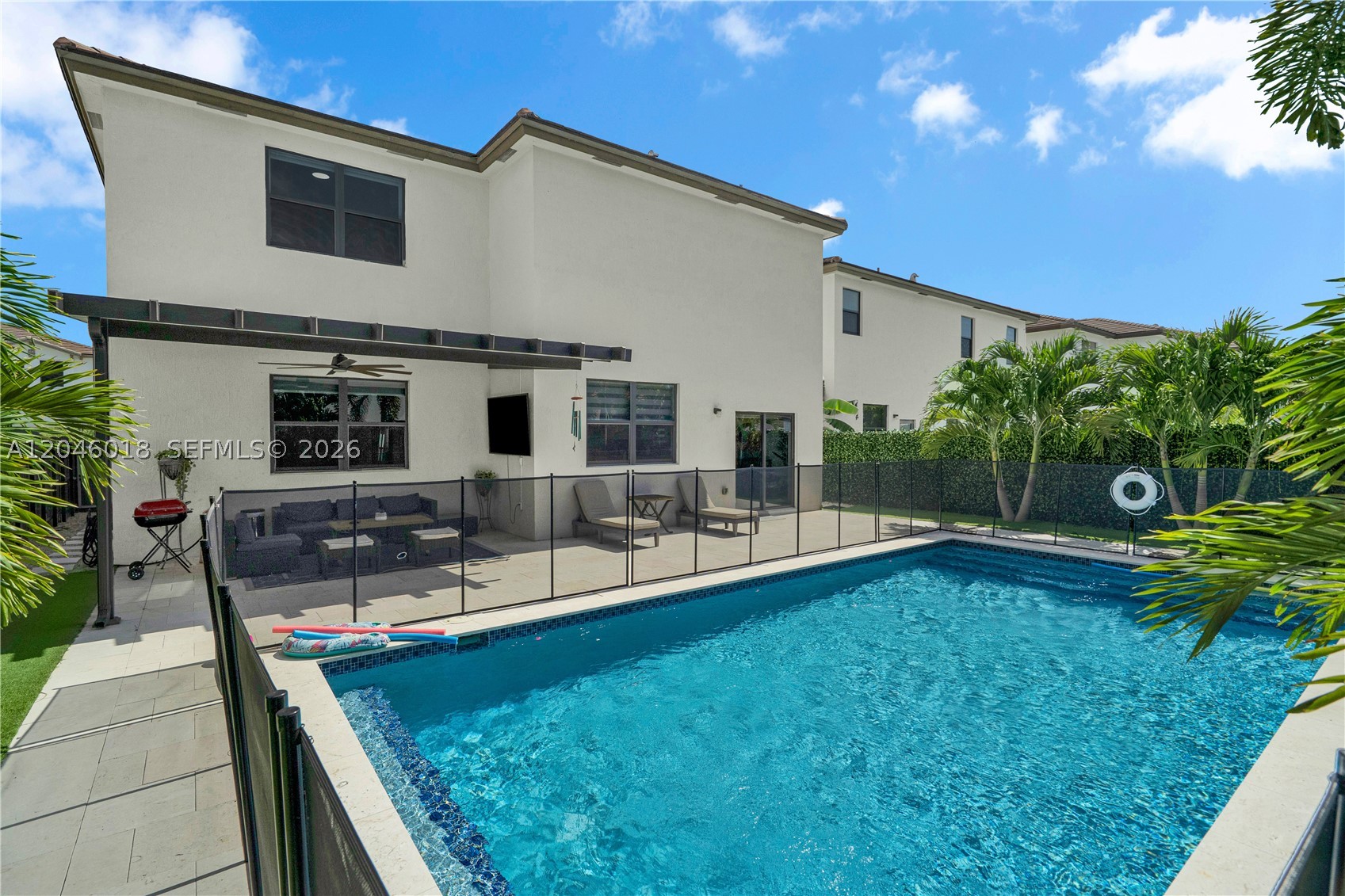 Beautiful two-story home with NO HOA! Featuring high ceilings, abundant natural light, stainless steel appliances, a brand-new 15’ x 30’ pool, and a covered patio perfect for entertaining. The tropical backyard offers privacy and a true resort-style feel.
Easy to show! Schedule through ShowingTime.