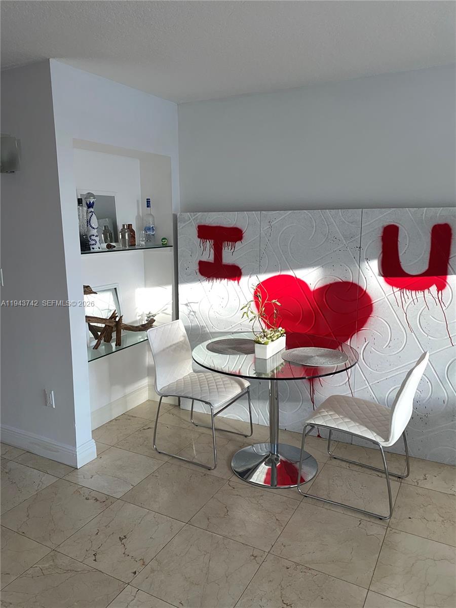 THE COLLINS CONDO - Residential