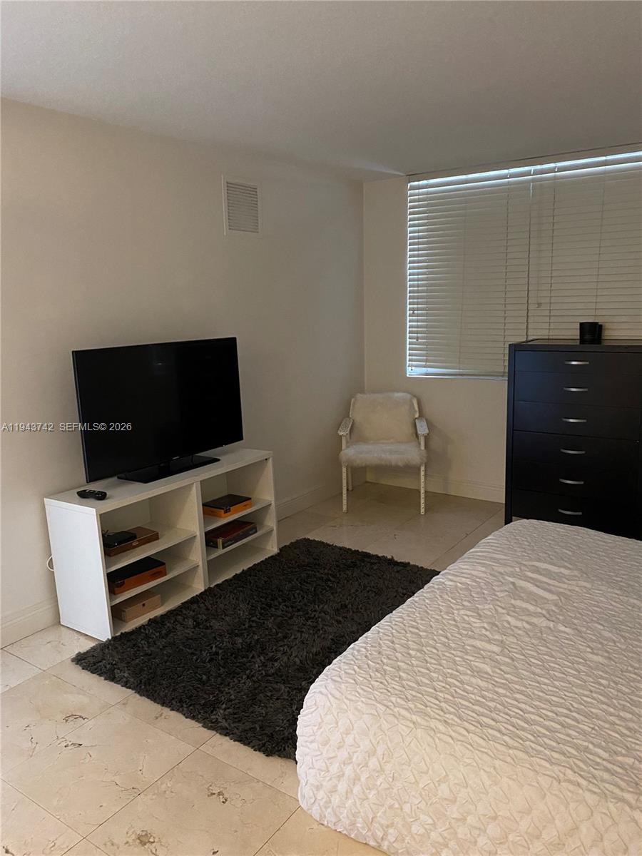 THE COLLINS CONDO - Residential