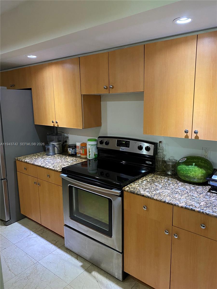 THE COLLINS CONDO - Residential