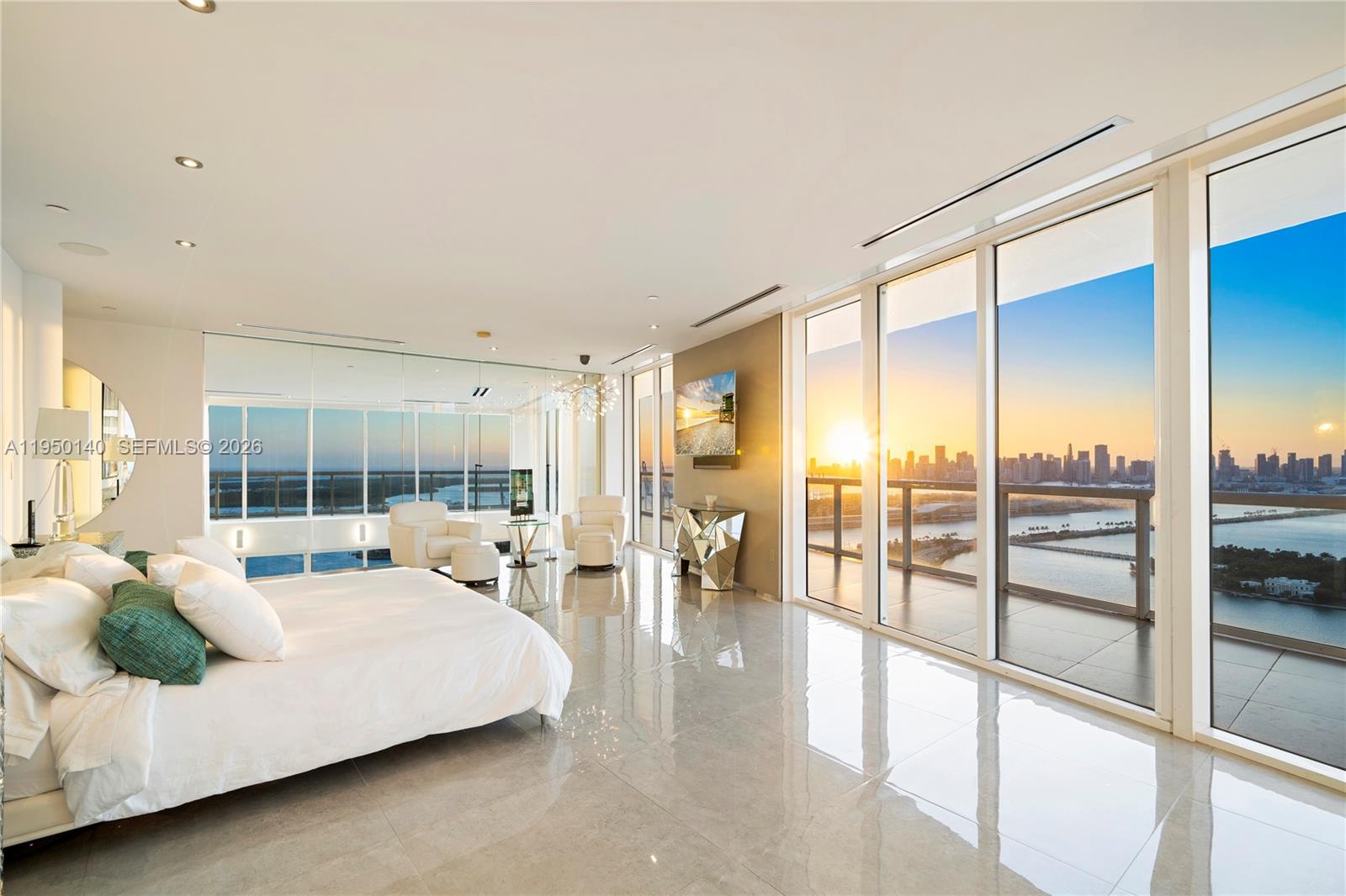 ICON CONDO - Residential