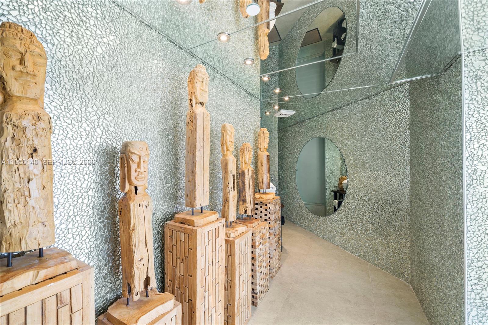 ICON CONDO - Residential