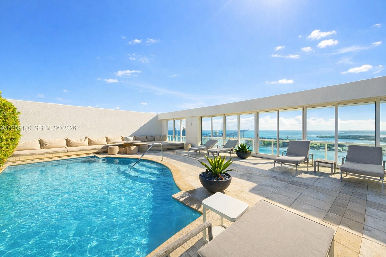 ICON CONDO - Residential