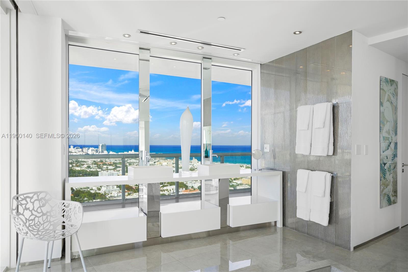 ICON CONDO - Residential