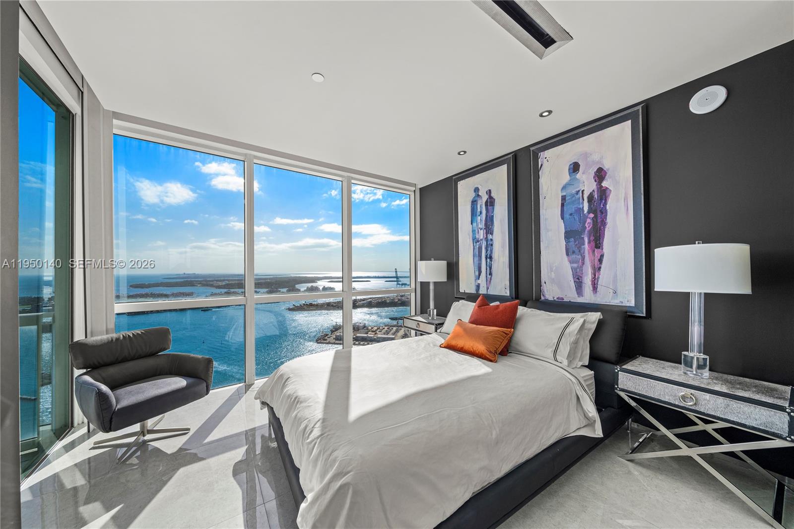 ICON CONDO - Residential