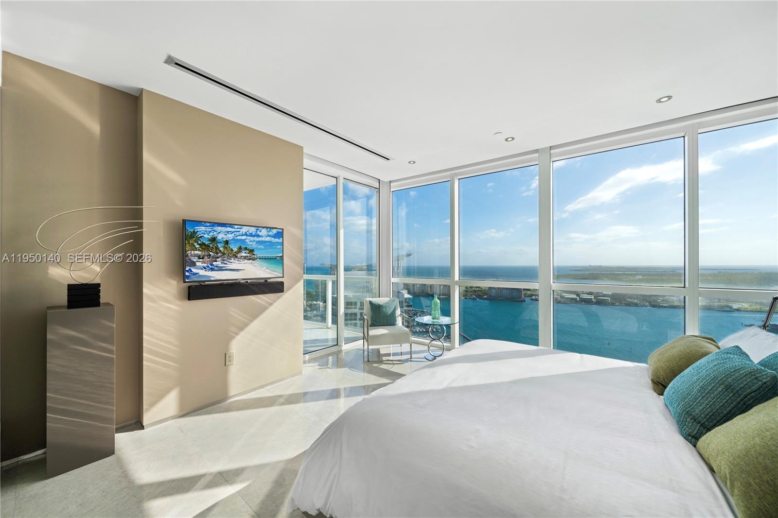 ICON CONDO - Residential