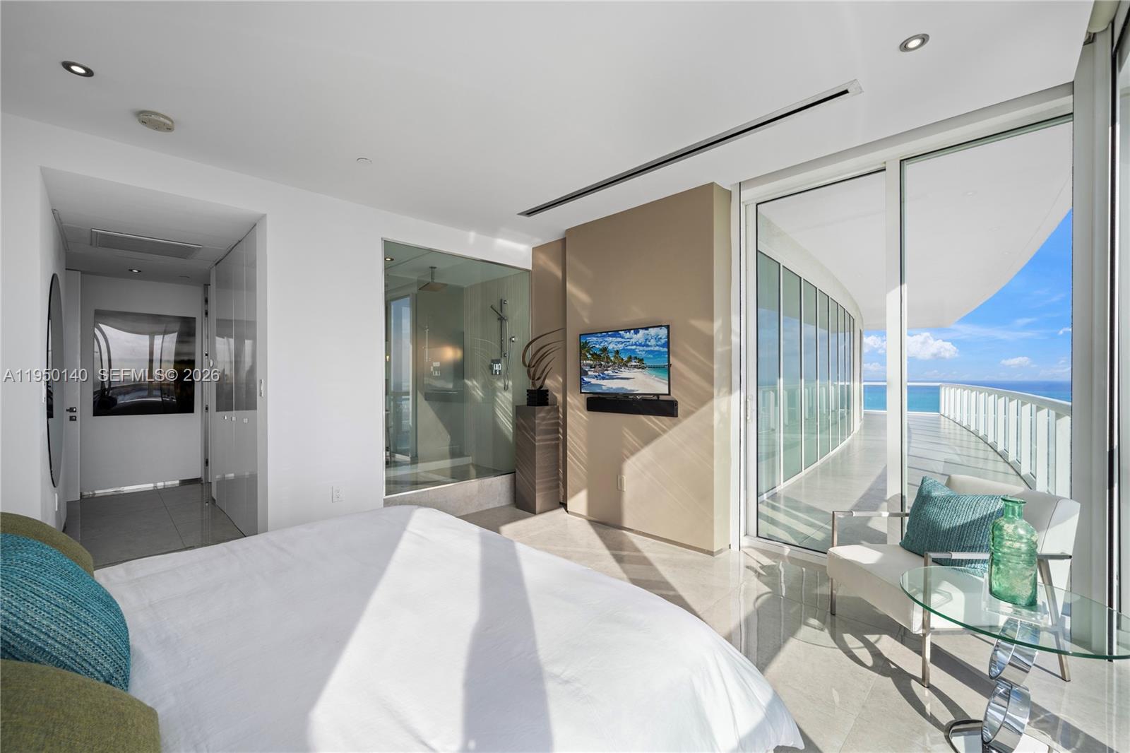 ICON CONDO - Residential