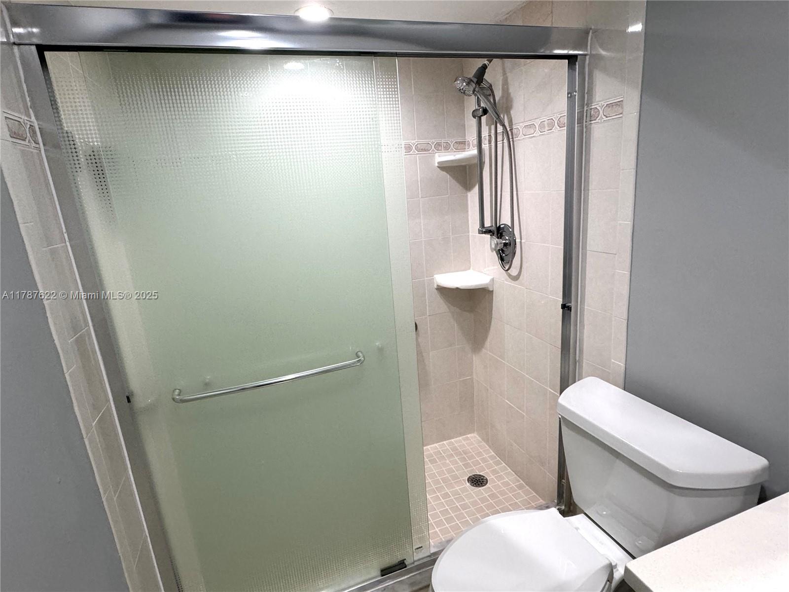 RIVER SHORES CONDO - Residential Lease