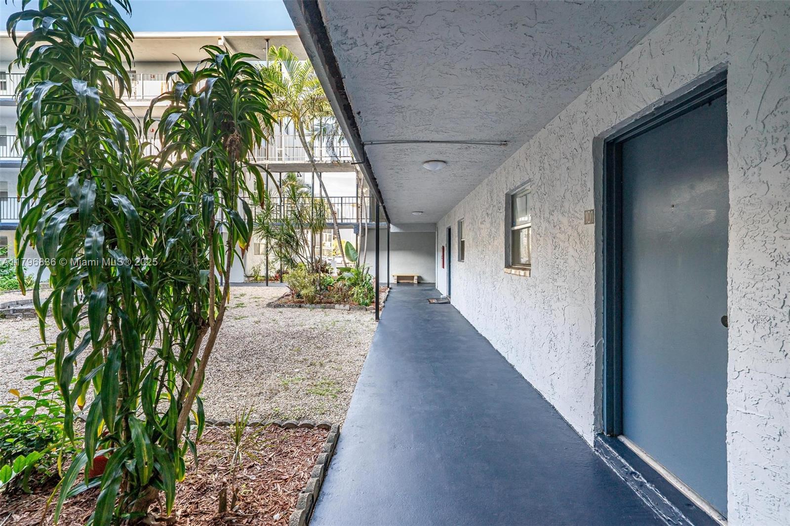 SOMERSET AT LAUDERDALE - Residential