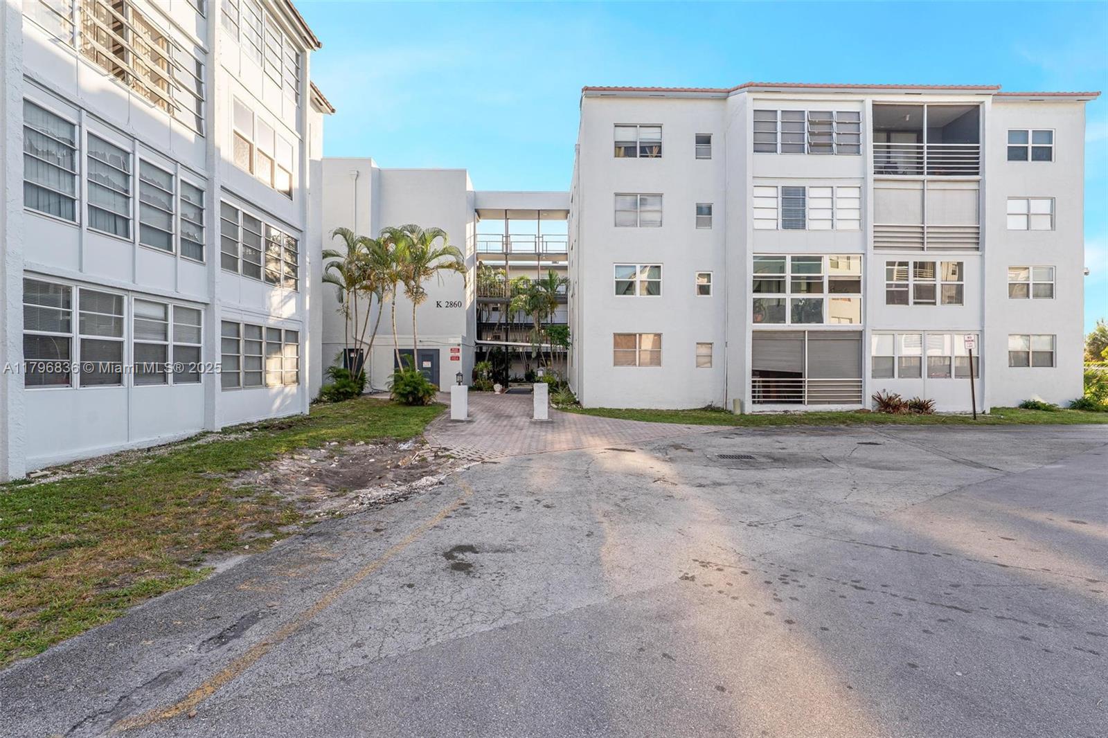 SOMERSET AT LAUDERDALE - Residential