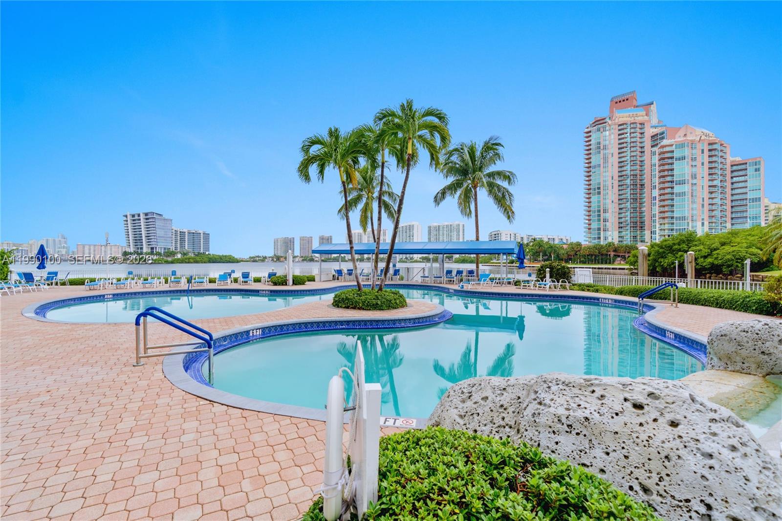 MYSTIC POINTE TOWER 500 C - Residential