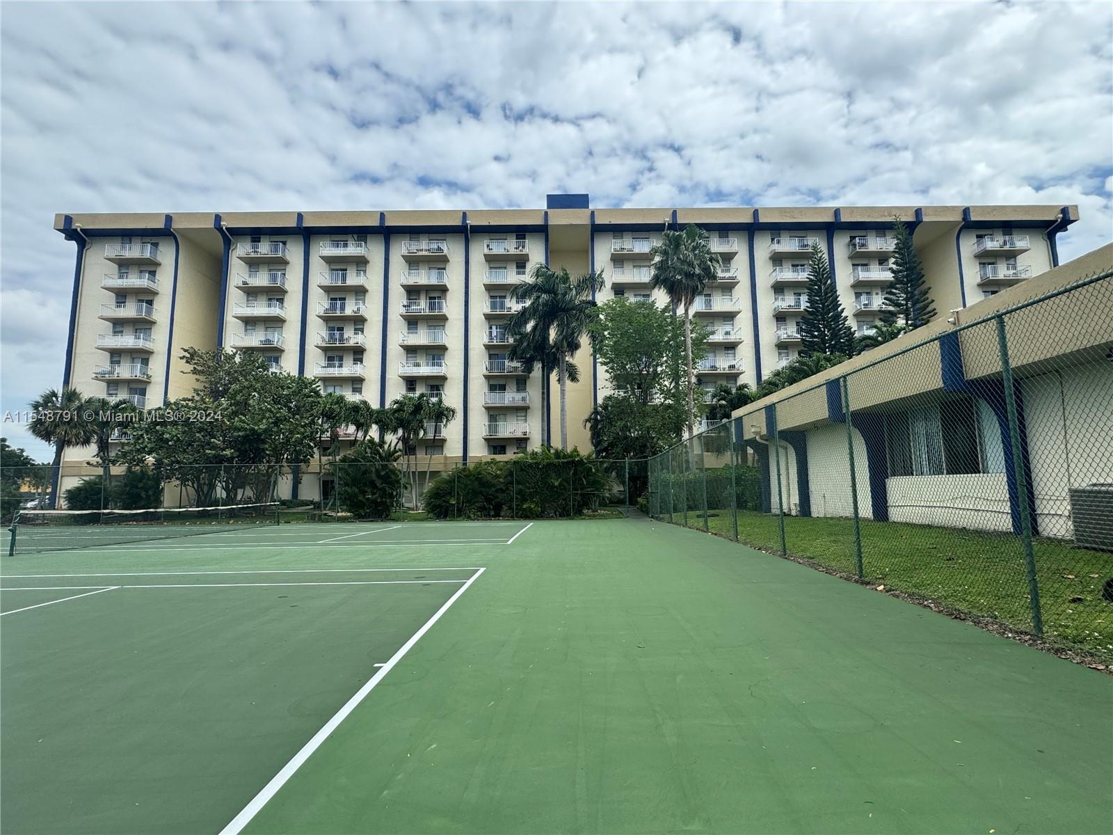 YOLANDA VILLAS CONDO - Residential