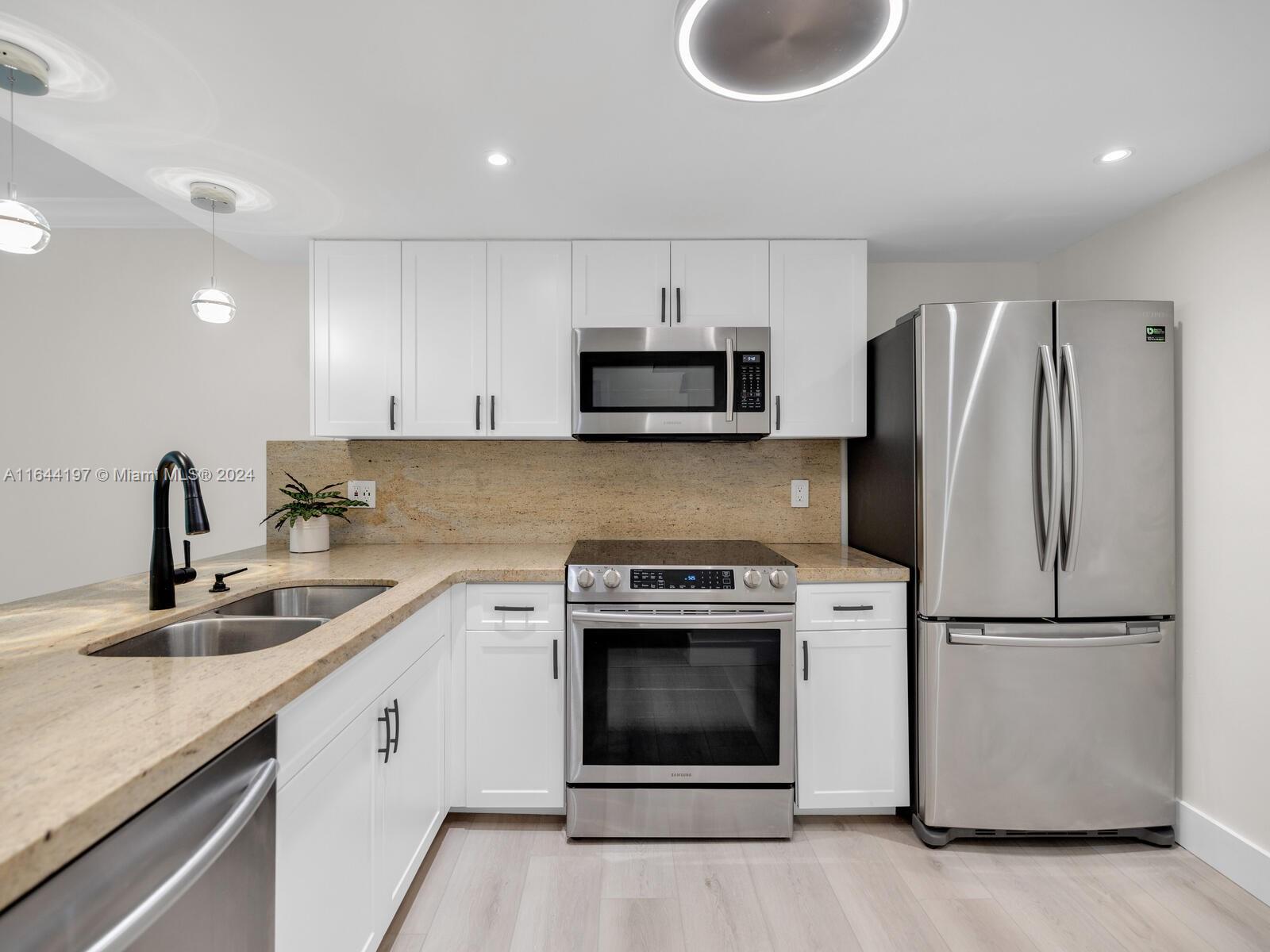 THE MAJORCAS CONDO - Residential