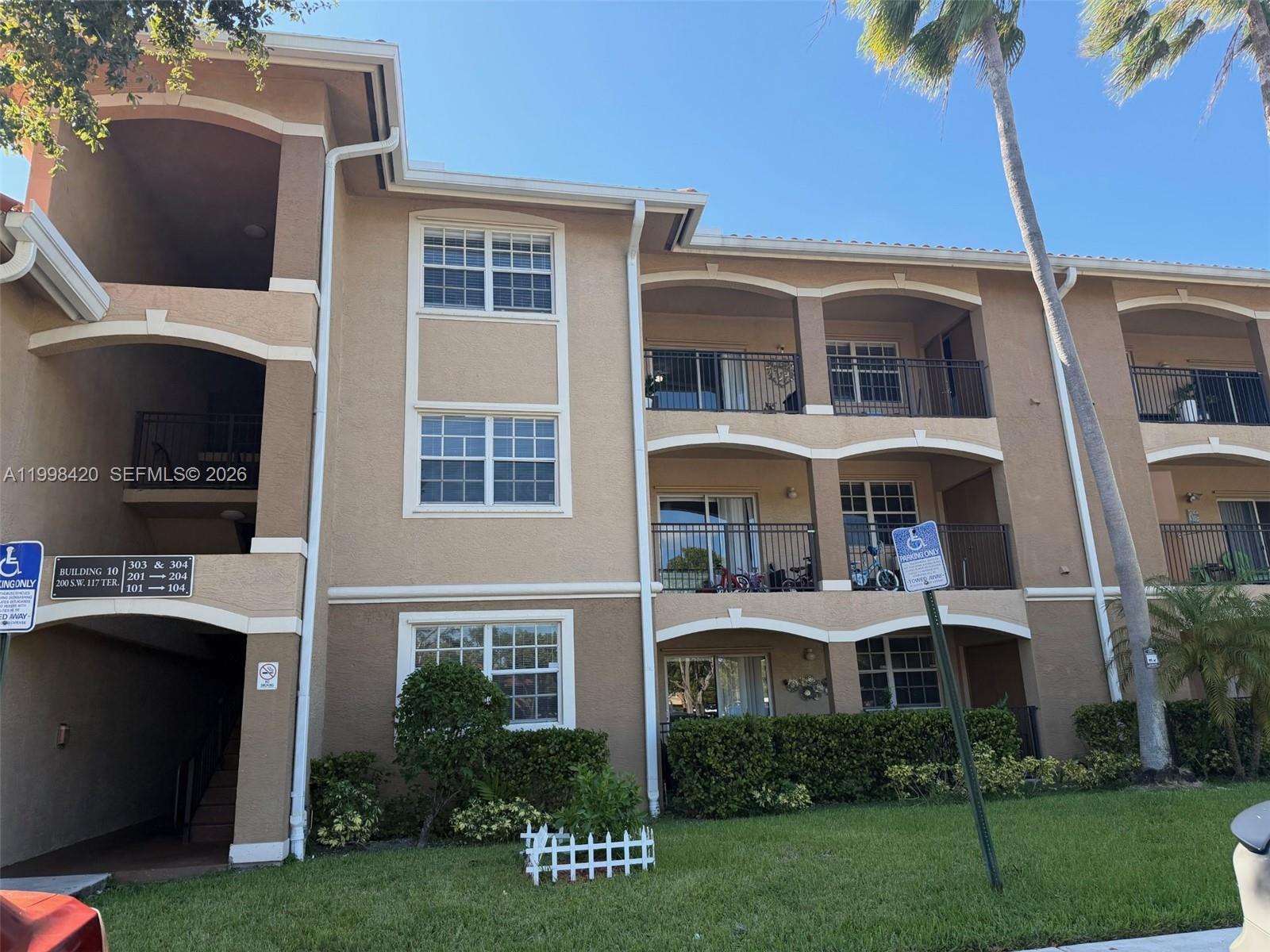 Beautiful and cozy apartment in The Marquesa Mediterranean Resort Style community in the heart of Pembroke Pines. Spacious and Bright unit with 2 split bedrooms and 2 bathrooms located in the first floor. Carpet Floors, brand-new Refrigerator, Washer and Dryer. Big balcony. Gated Community with Swimming Pool, Sundeck, Tropical Landscaping, Indoor Racquetball Court, Equipped Gym, Elegant Clubhouse, Children’s Playground, Theater Room, BBQ/Picnic Area, Car Wash Facility. Conveniently located across from "Pembroke Lakes Mall" and a lot of shopping centers, Restaurants and A+ Schools. Close to CB Smith Park and Memorial Hospital. NEW A/C August 2025.