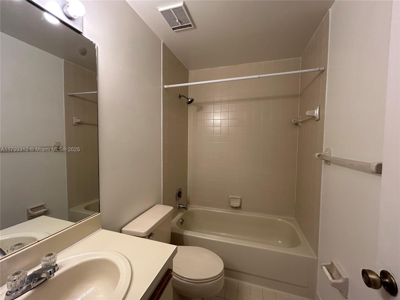 VILLAS AT LAKEVIEW CONDO - Residential Lease