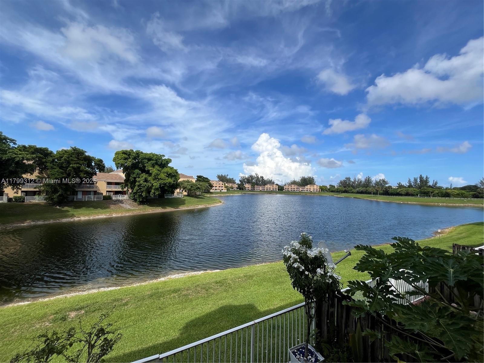 VILLAS AT LAKEVIEW CONDO - Residential Lease
