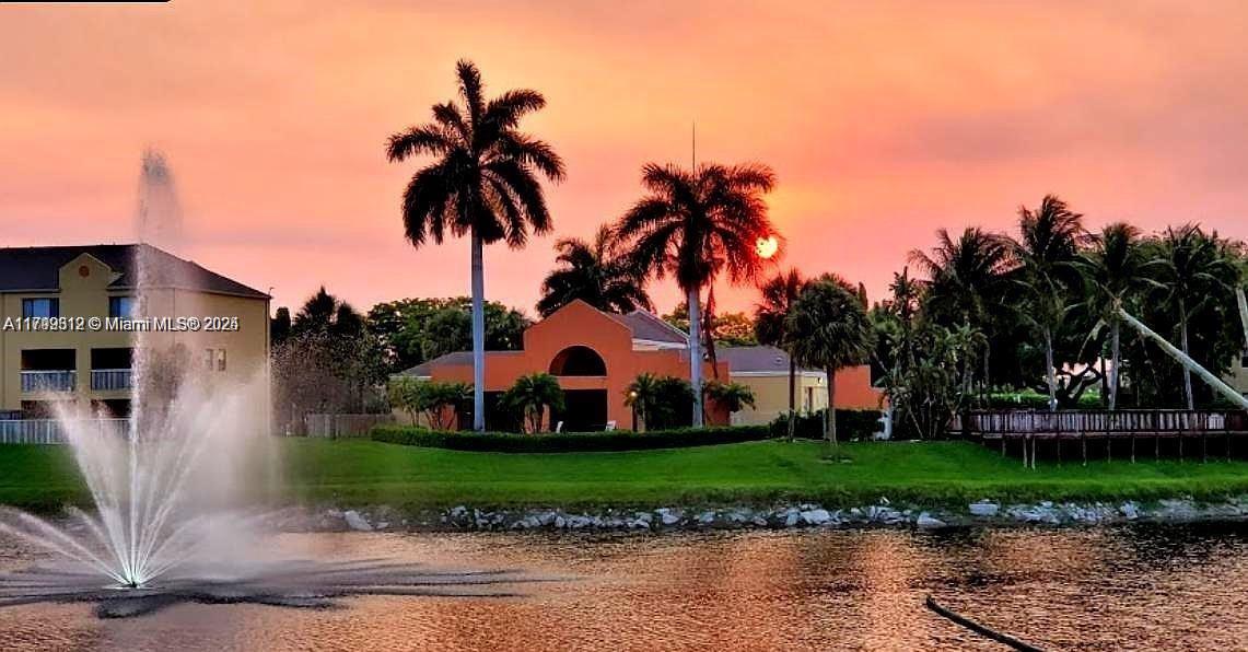 VILLAS AT LAKEVIEW CONDO - Residential Lease