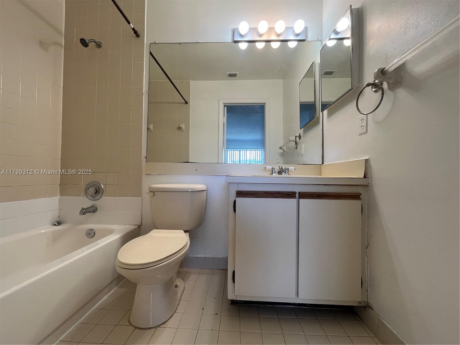 VILLAS AT LAKEVIEW CONDO - Residential Lease
