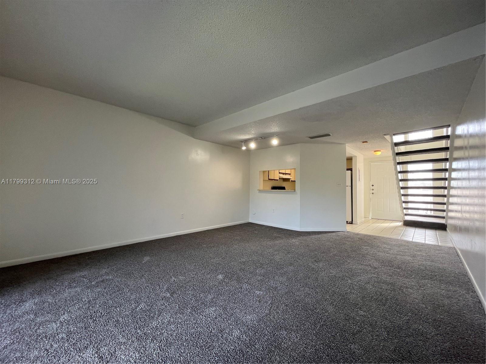 VILLAS AT LAKEVIEW CONDO - Residential Lease