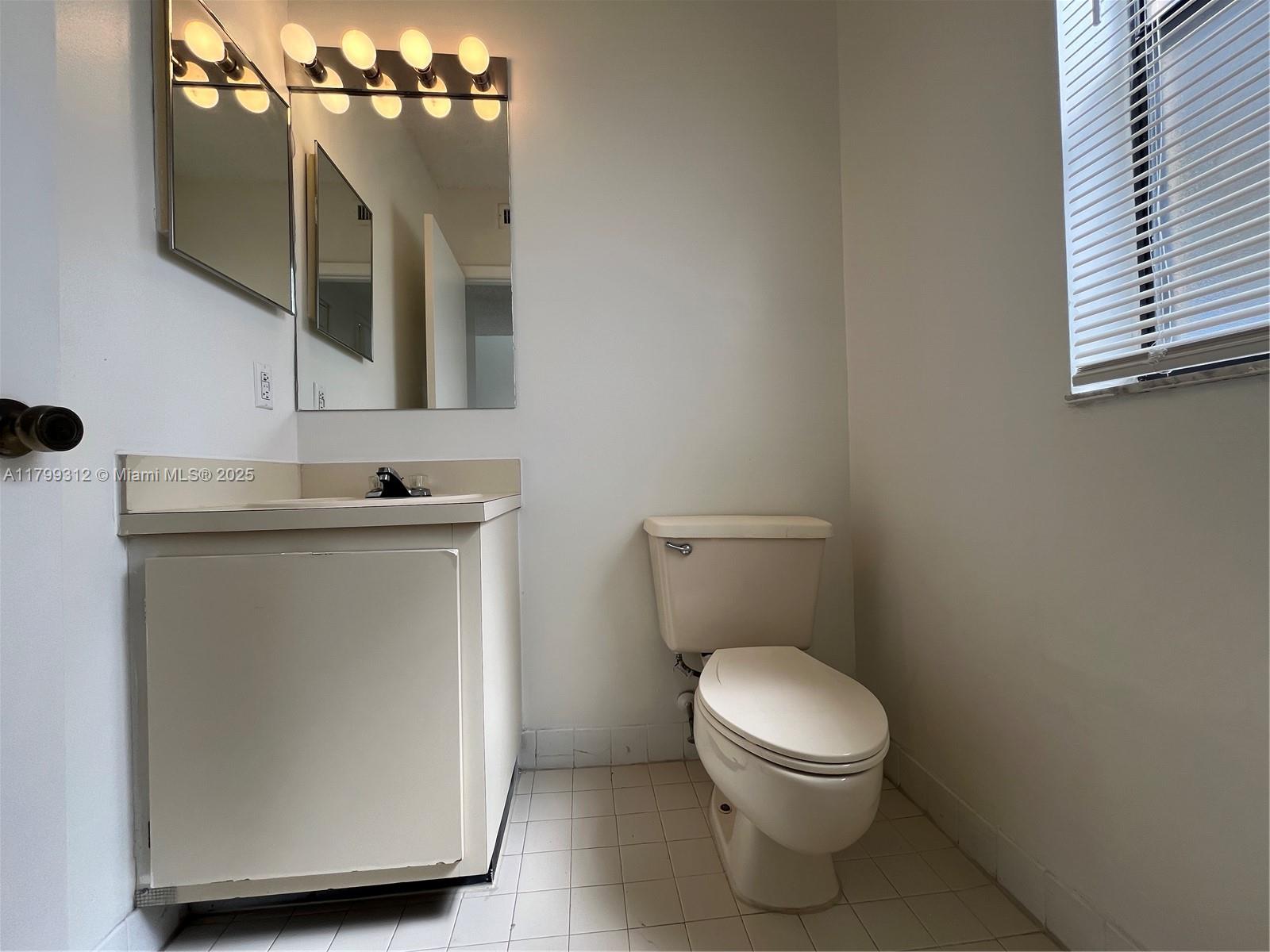 VILLAS AT LAKEVIEW CONDO - Residential Lease