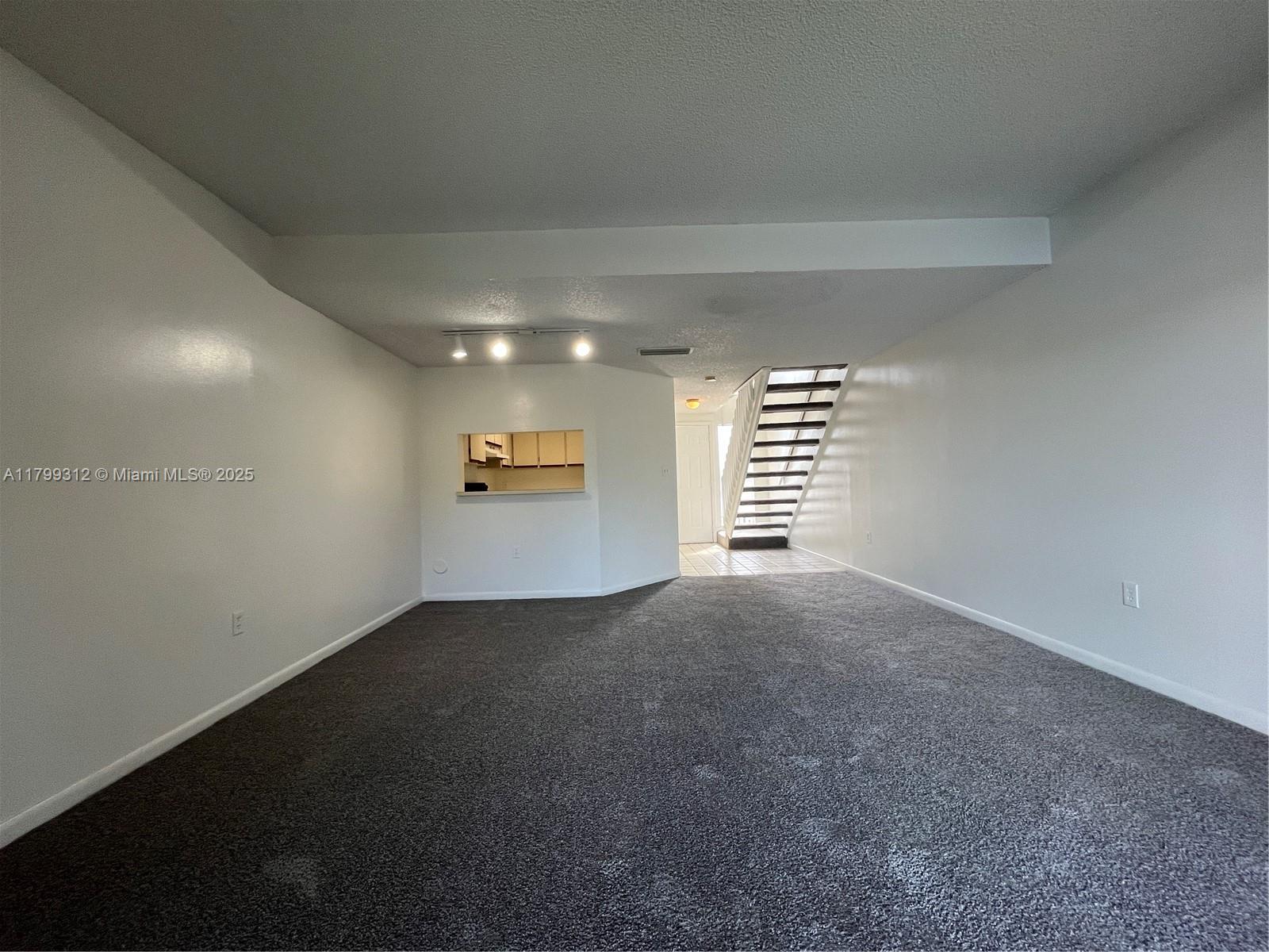 VILLAS AT LAKEVIEW CONDO - Residential Lease