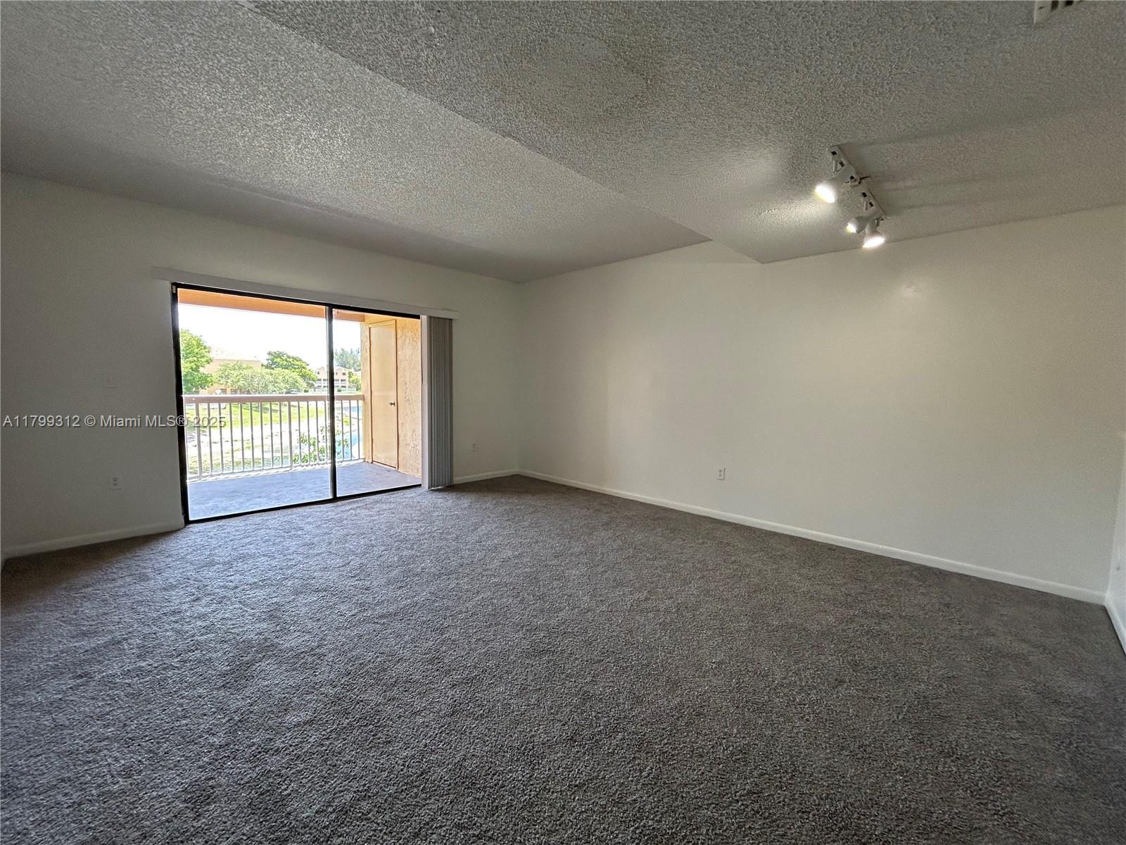 VILLAS AT LAKEVIEW CONDO - Residential Lease